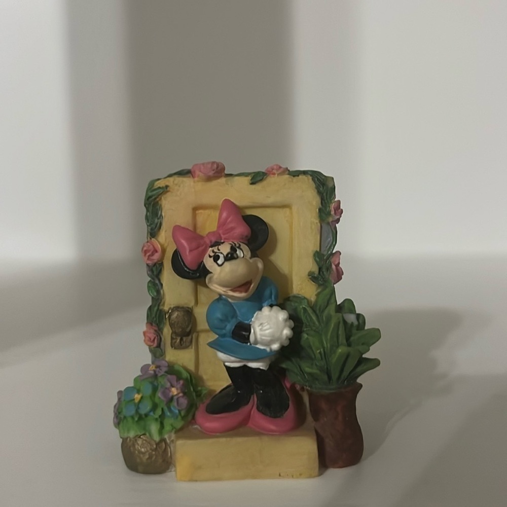 Disney Minnie Mouse  Lenox Porcelain Figurine Thimble